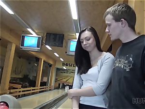 HUNT4K. Money helped hunter score lucky strike in bowling bar